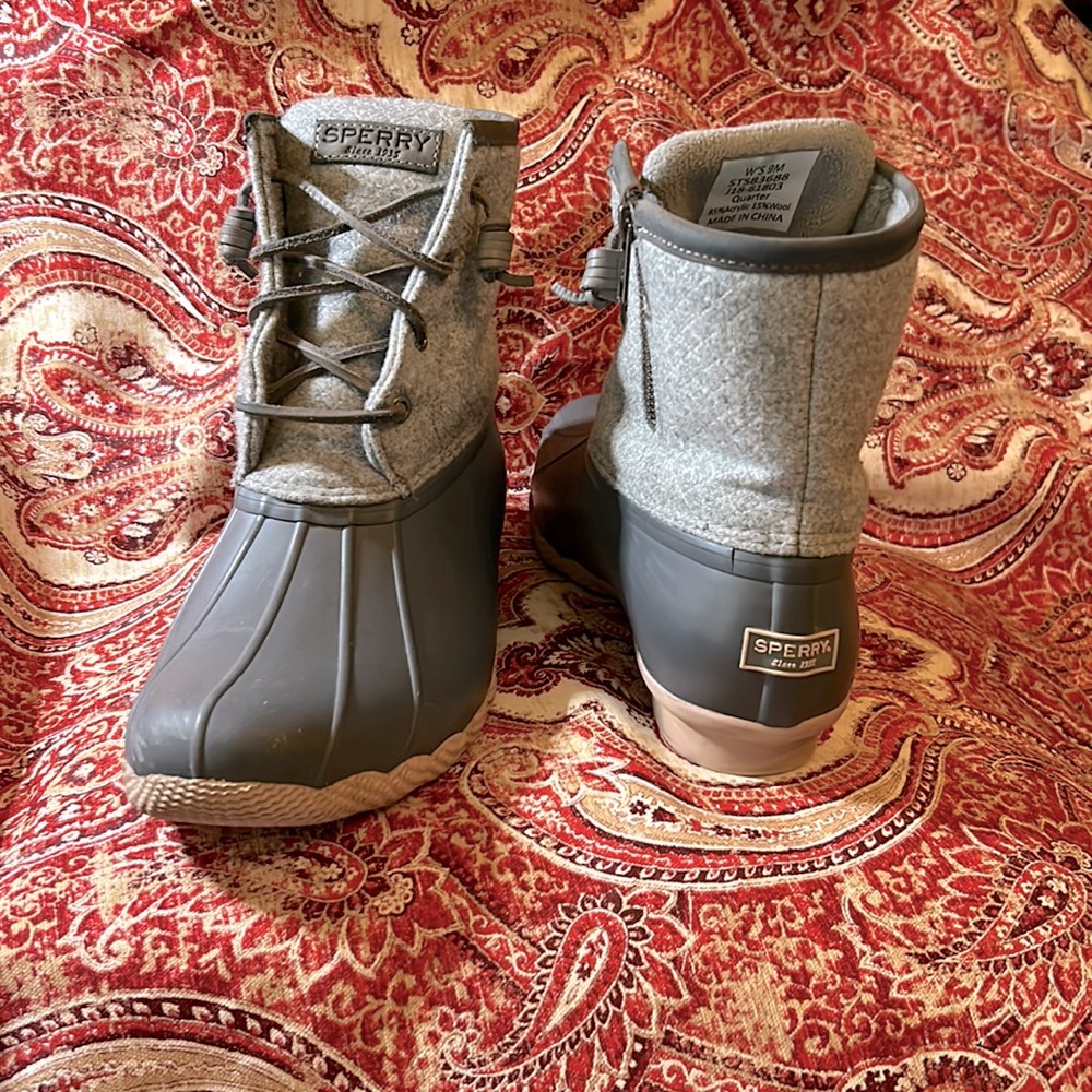 Women sz 9 Sperry Duckboots